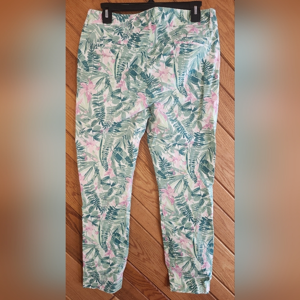 Old Navy Tropical Leaf Print Ankle Length Pixie Pants Size 8 Regular - Picture 9 of 12